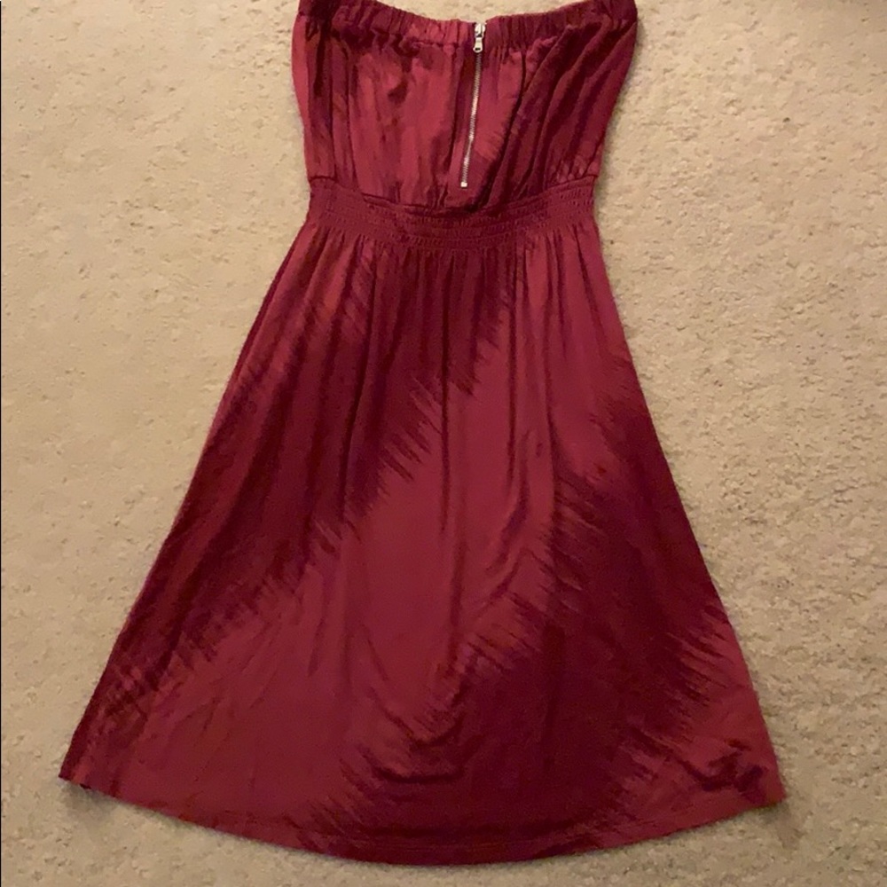 Adorable strapless dress!